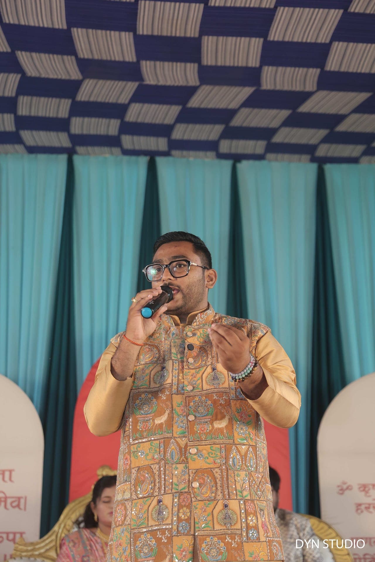 Amit Dobariya Motivational Speaker on Stage
